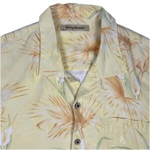 Tommy Bahama Men XL Silk  Yellow Floral Short Sleeve Button-Up  Hawaiian Shirt